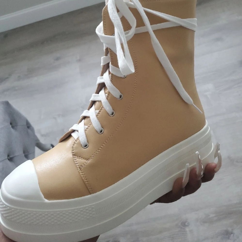 Sold**Shane Justin Platform Boots  Nude